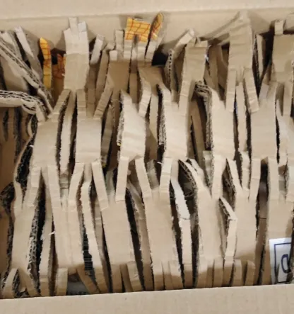 Wypełniacz Kartonowy do Pakowania Ekologiczny - Używane Kartony Ponacinane na Maty Rozciągliwe 10 kg