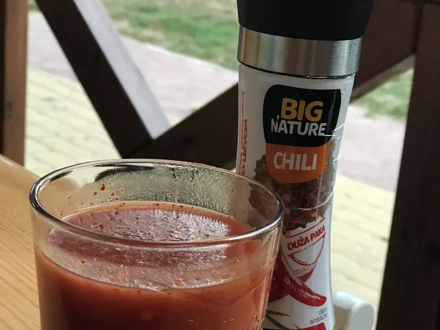 Naturalne przyprawy w młynkach ceramicznych