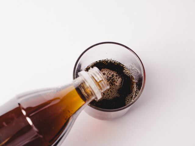 Czy dzieci muszą pić szkodliwe napoje nawet od święta?