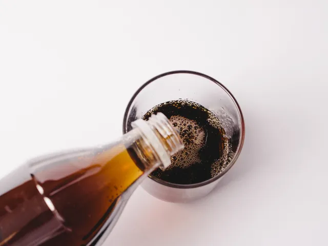 Czy dzieci muszą pić szkodliwe napoje nawet od święta?