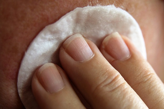 naturalne sposoby oczyszczania twarzy z makijażu